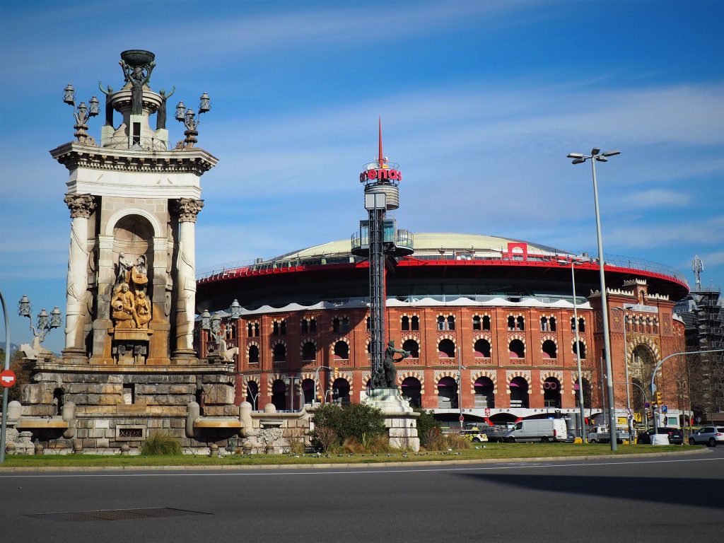 Espanya Square, with the fountain and Las Arenas, a bullring transformed into a shopping center