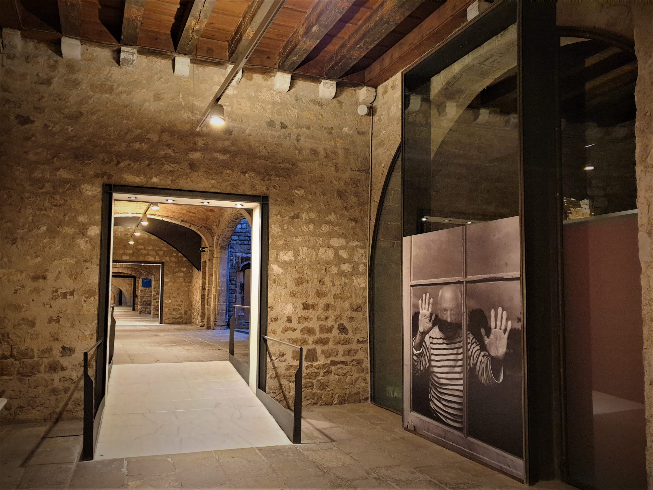 Cours médiévales, l'entrée du musée Picasso, Barcelone.