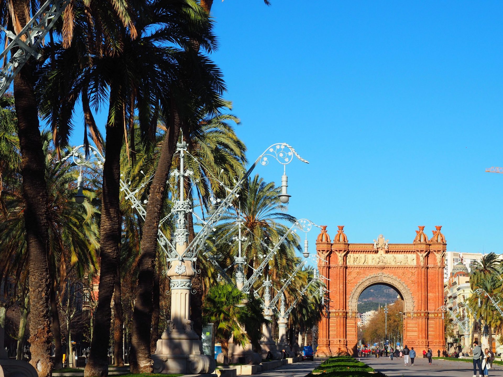 La vue lors des visites virtuelles de Barcelone avec l'Arc de Triomf