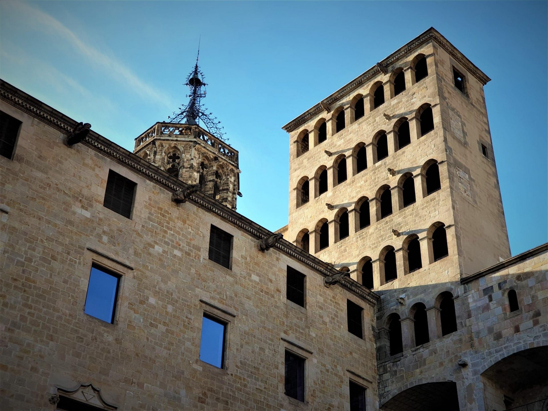 plaza del rey, arquitectura medieval de barcelona en el barrio gótico. 2021