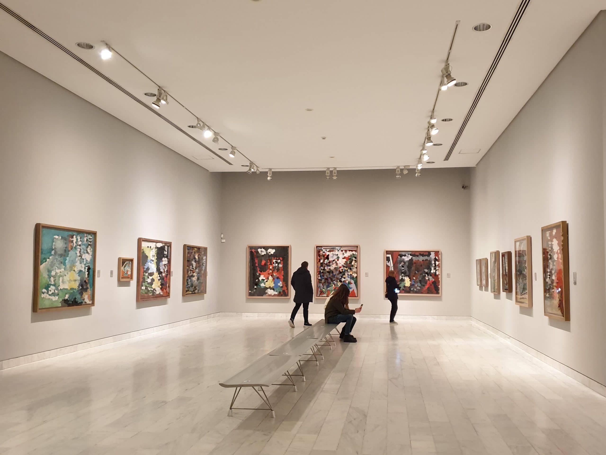 Exposición en el Museo Picasso Barcelona. Los cuadros de Las Meninas y tres visitantes.