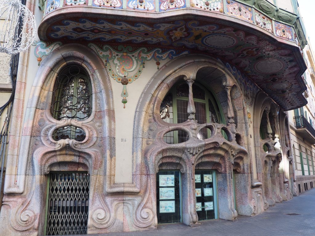 Outside of a modernist house, decorated with ceramics. Casa Comalat, Barcelona private tour